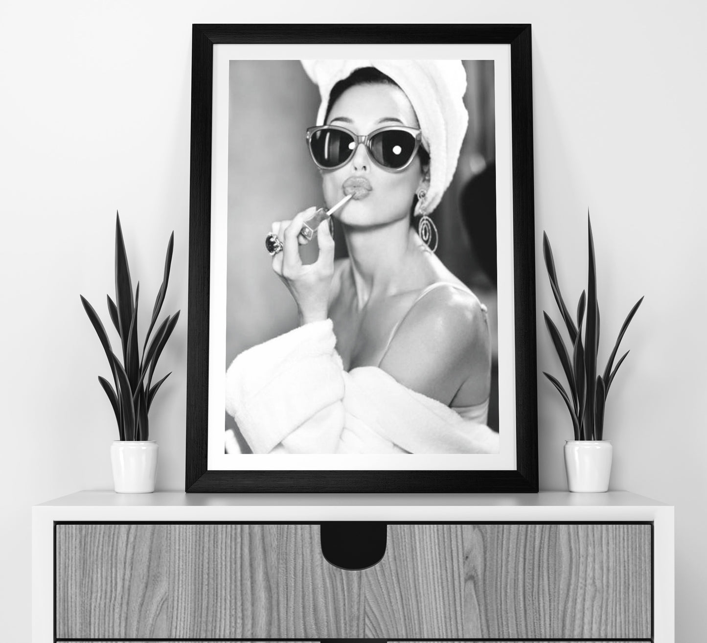 Vintage Audrey hepburn Lipstick Print, Black and White, Fashion Photography, Retro Wall Art, Makeup Poster, Old Hollywood Decor, Digital Download
