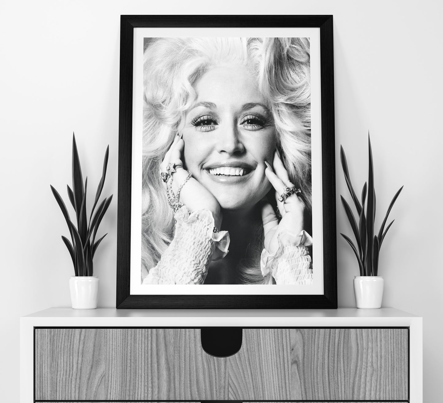 Dolly Parton Poster – Black and White Vintage Music Print, Fashion Photography, Retro Wall Art & Feminist Decor, Digital Download
