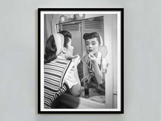 Elizabeth Taylor Vintage Makeup Mirror Portrait Retro Glamour Digital Download