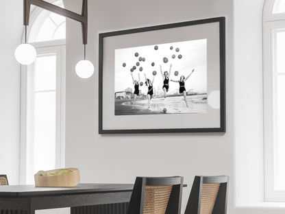 Beach Girls Balloon Print – Vintage Black and White Photography, Retro Beach Poster, Summer Wall Art, Digital Download Decor