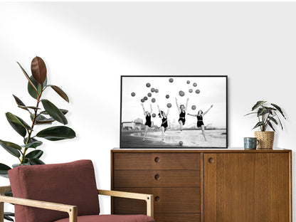 Beach Girls Balloon Print – Vintage Black and White Photography, Retro Beach Poster, Summer Wall Art, Digital Download Decor