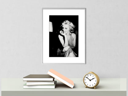 Marilyn Monroe Sitting Poster – Retro Wall Art Print