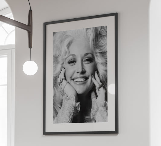 Dolly Parton Poster – Black and White Vintage Music Print, Fashion Photography, Retro Wall Art & Feminist Decor, Digital Download
