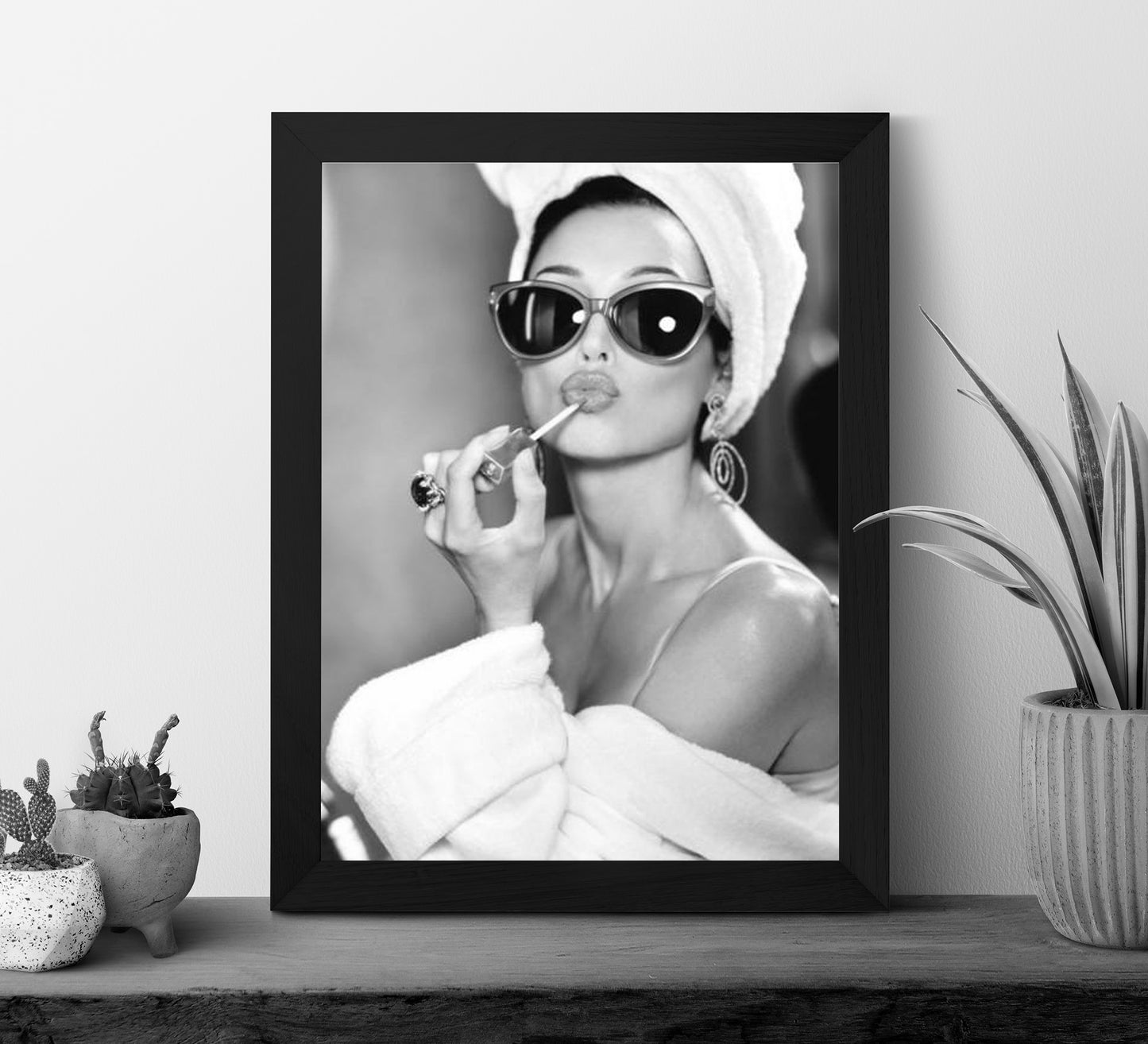 Vintage Audrey hepburn Lipstick Print, Black and White, Fashion Photography, Retro Wall Art, Makeup Poster, Old Hollywood Decor, Digital Download
