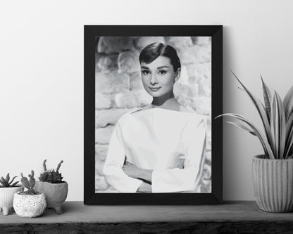 Audrey Hepburn Black and White Poster – Vintage Fashion Photography & Retro Wall Art, Old Hollywood Decor, Digital Download