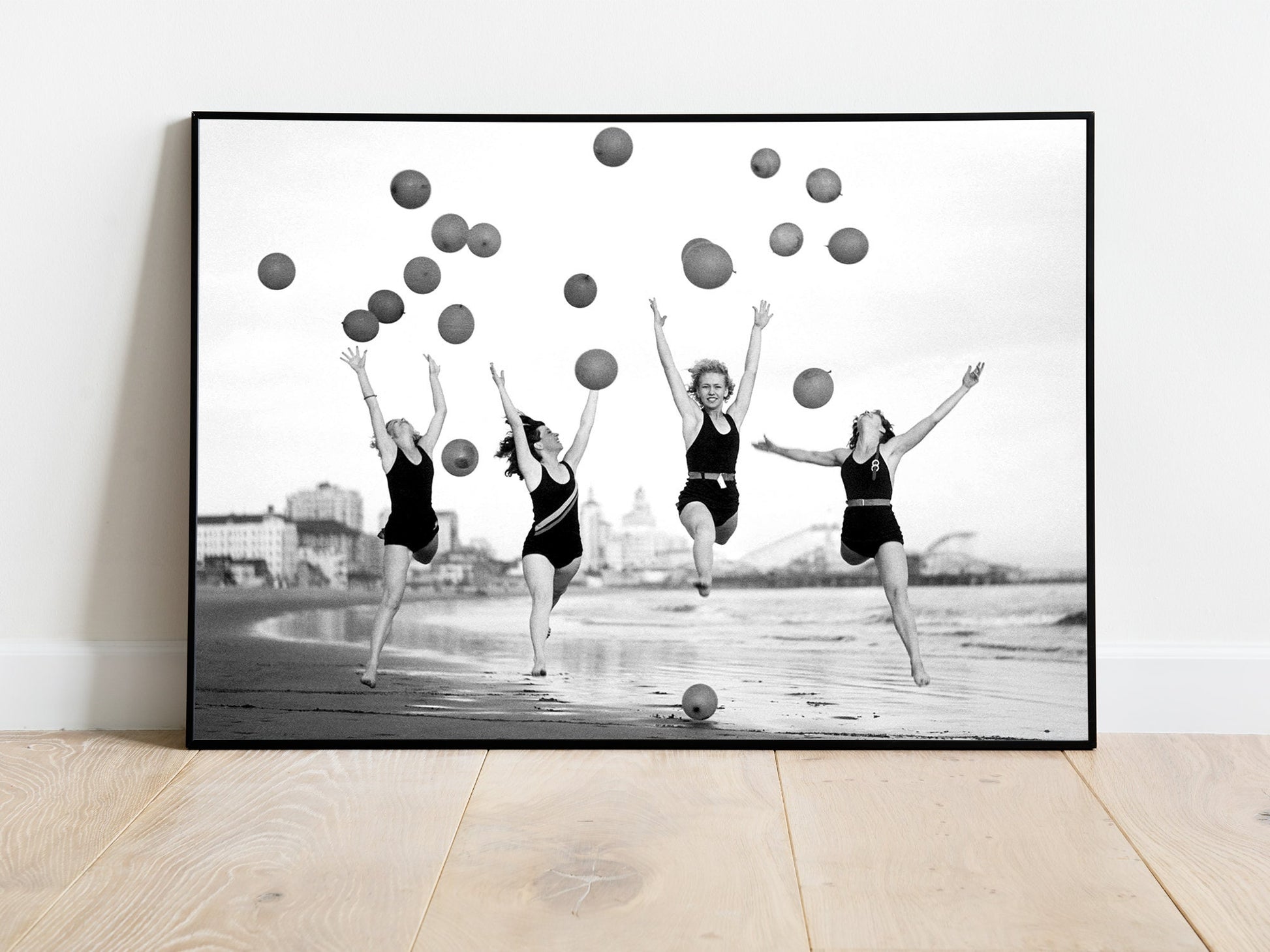 Beach Girls Balloon Print – Vintage Black and White Photography, Retro Beach Poster, Summer Wall Art, Digital Download Decor