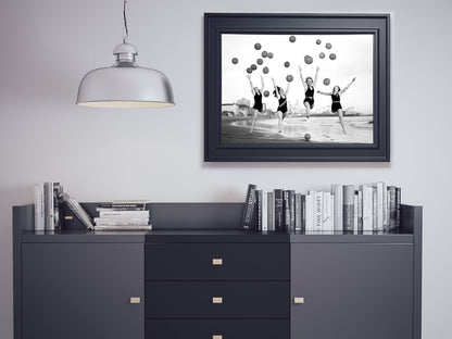 Beach Girls Balloon Print – Vintage Black and White Photography, Retro Beach Poster, Summer Wall Art, Digital Download Decor